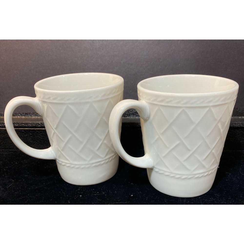 Set of 2 TOTALLY TODAY coffee cups white lattice print. Ex con'd replacement